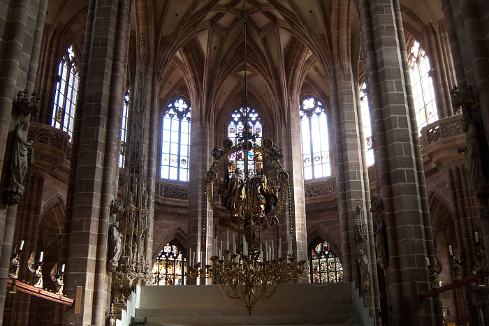 100_1672 small NUREMBERG CATHEDRAL 7.jpg - 312122 Bytes